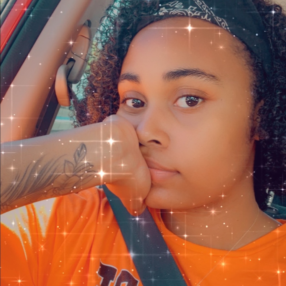 Meet your Posher, Arielle